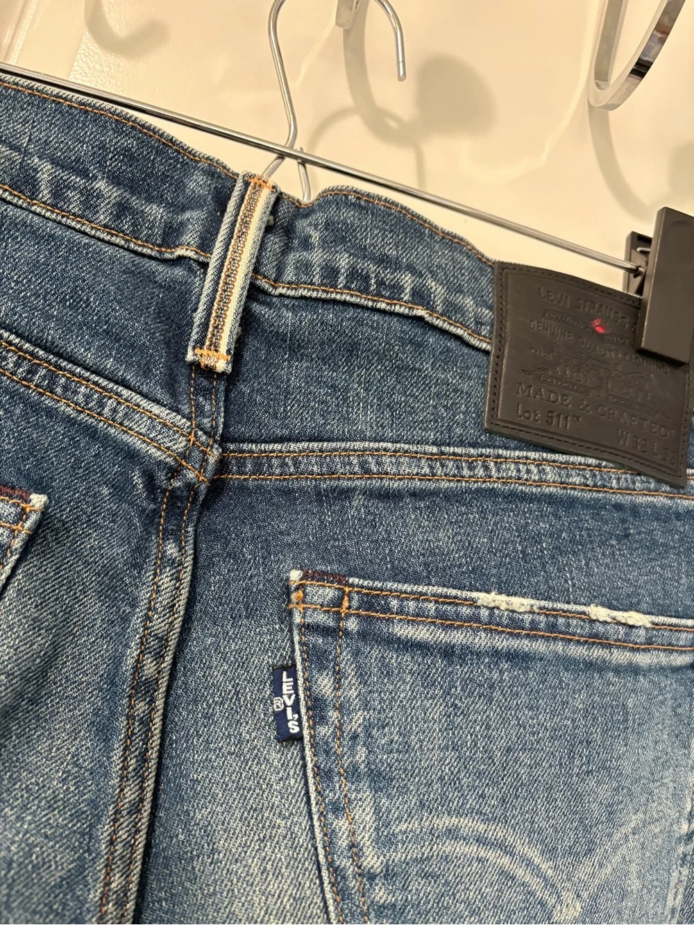 Levis excellent size